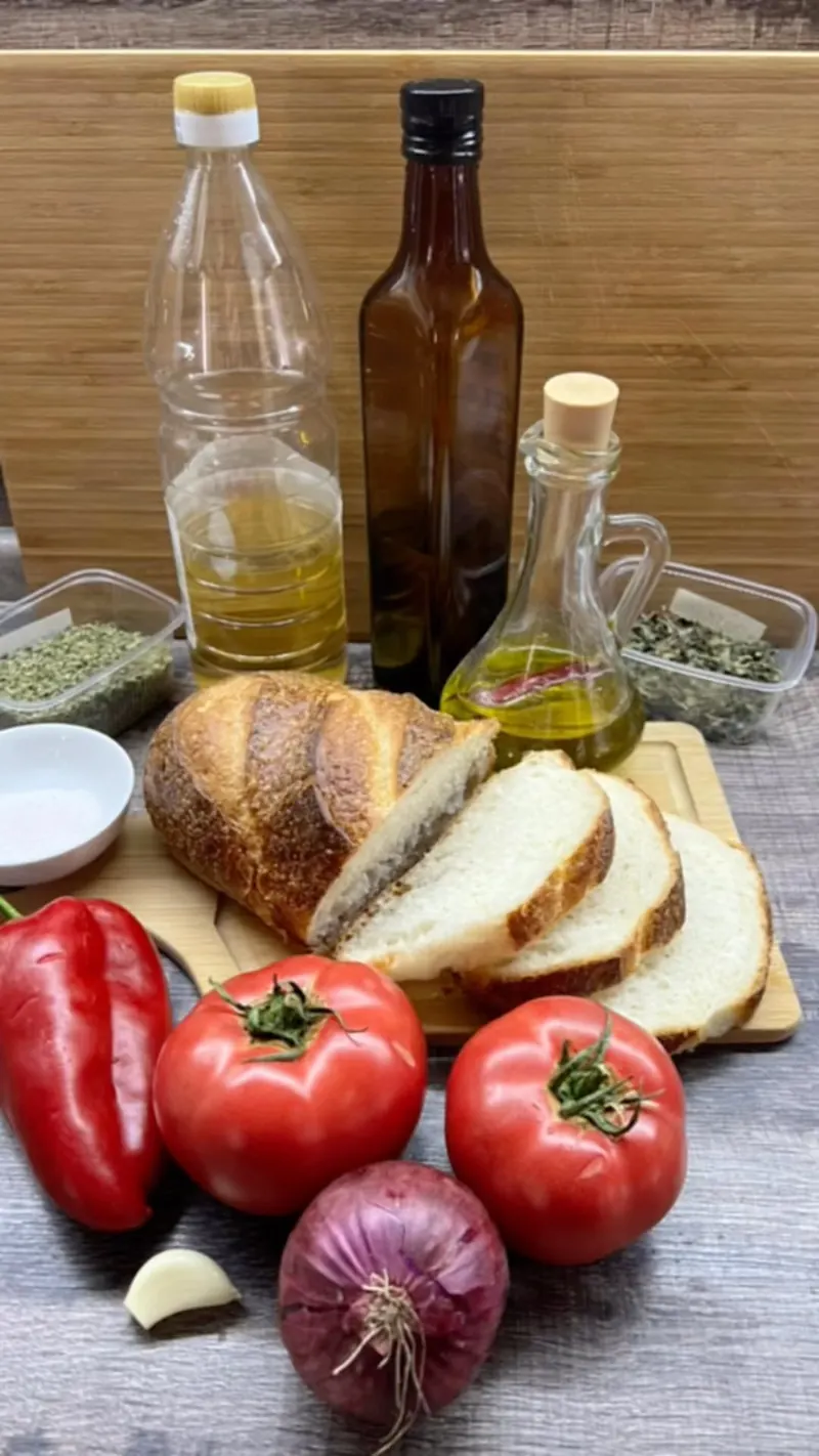 Панцанелла — салат, где хлеб главный